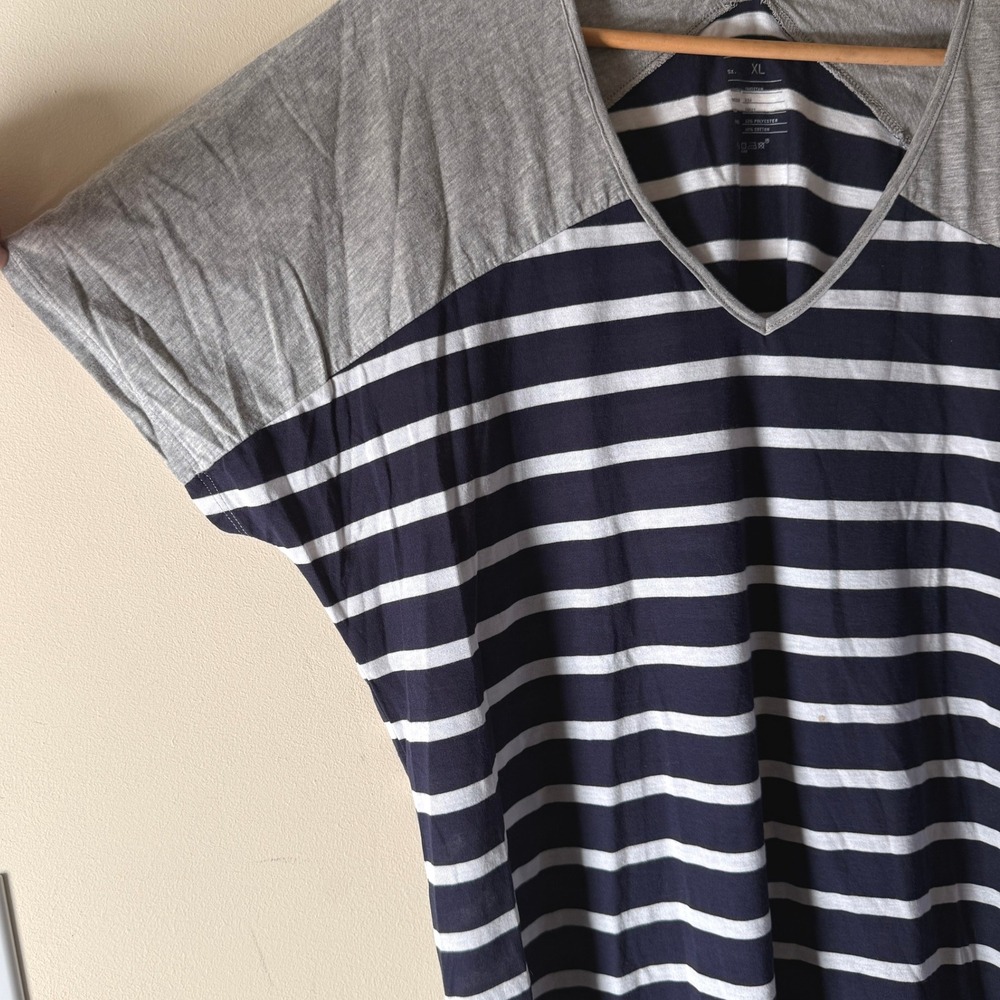 GAP Women's Striped V Neck T Shirt XL - Picture 8 of 9